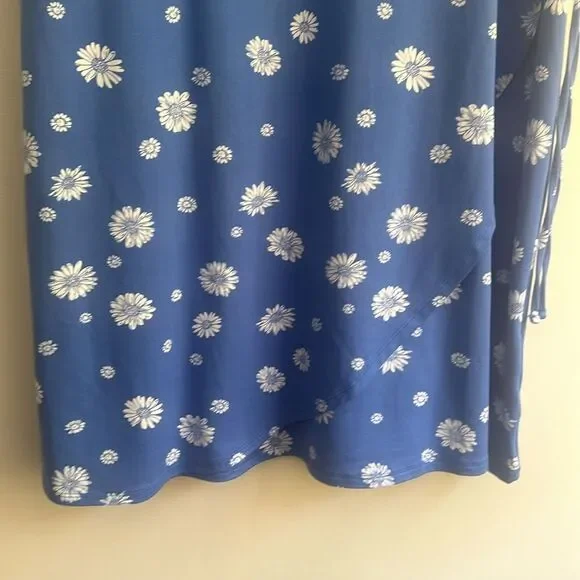 NWT SO Blue Daisy Print Faux Wrap Tie Dress Size 2X - Picture 3 of 6